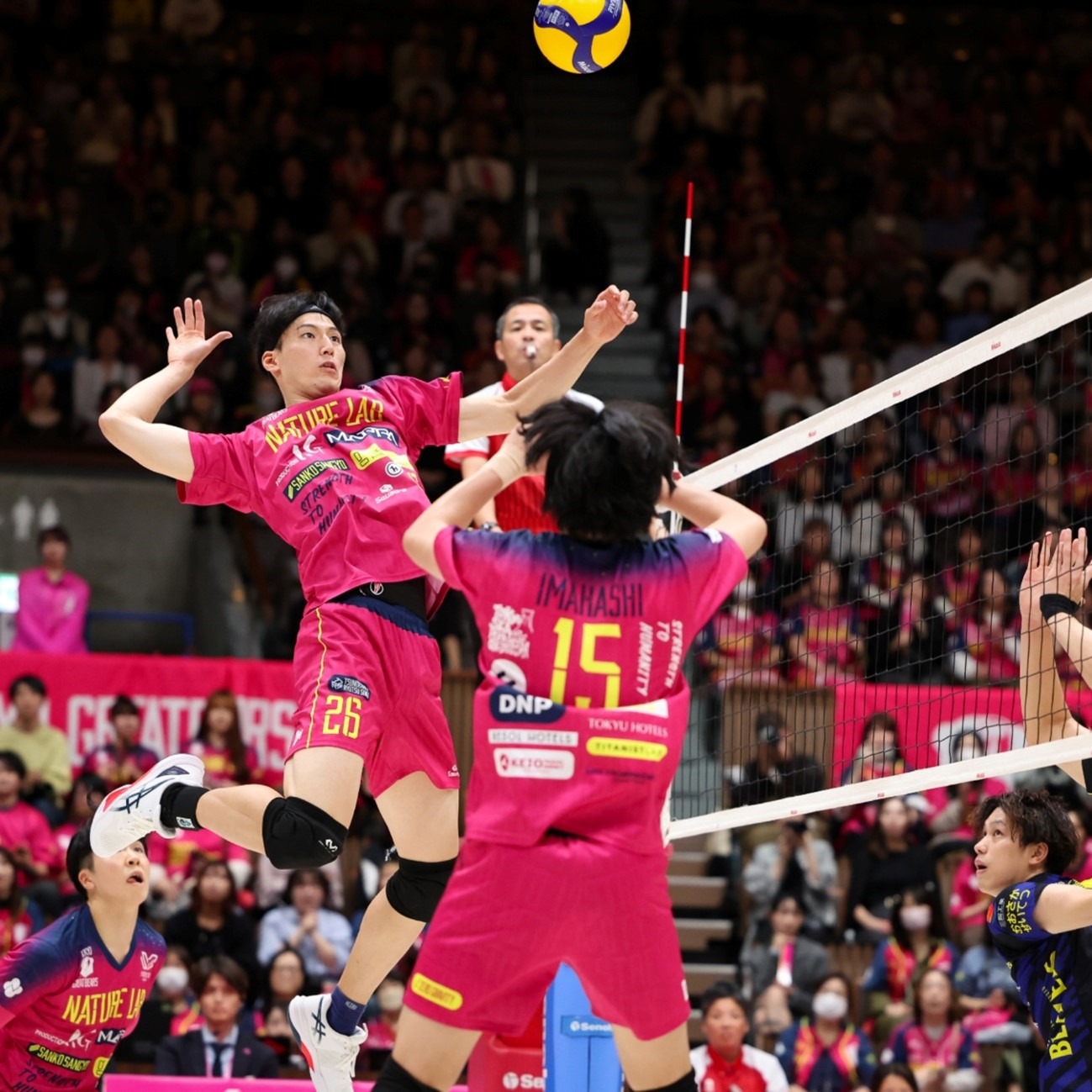 意大利杯科内利亚诺遭遇挑战 朱婷只打两局15扣仅4中贡献5分＂